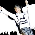 Penampilan Daesung Menggunakan Sayap Raksasa