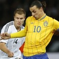 Zlatan Ibrahimovic Dikepung Pemain Jerman