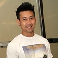 Denny Sumargo Ditemui Usai Syukuran Film '5 cm.'