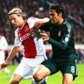 Kaka Berebut Bola Dengan Pemain Ajax Amsterdam Christian Poulsen
