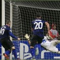Wayne Rooney Mencetak Gol ke Gawang Braga