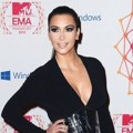 Kim Kardashian di Red Carpet MTV EMA 2012