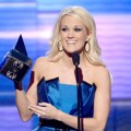 Carrie Underwood Terima Piala Favorite Country Music Album