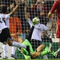 Manuel Neuer Gagal Menahan Tendangan Sofiane Feghouli