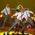Aksi Spektakuler Jennifer Lopez di Konser 'Dance Again World Tour'