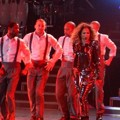Aksi Spektakuler Jennifer Lopez di Konser 'Dance Again World Tour'