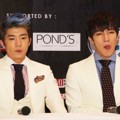 Wooyoung dan Jun.K 2PM Saat Jumpa Pers 'What Time Is It 2PM Live Tour In Jakarta'