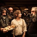 Bilbo Baggins Makan Bersama Dwalin, Oin, Bofur dan Bifur