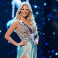 Miss Paraguay, Egni Eckert, dalam Sesi Gaun Malam