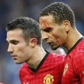 Mata Rio Ferdinand Berdarah Setelah Terkena Lemparan Penonton