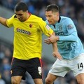 Troy Deeney Menahan Serangan Javi Garcia