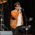Penampilan Weezer di Konser 'Blue Album Night'