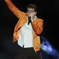 Aksi Rivers Cuomo Weezer di Konser 'Blue Album Night'