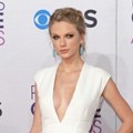 Taylor Swift Hadir di Ajang People's Choice Awards 2013
