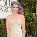 Kelly Osbourne di Red Carpet Golden Globe Awards 2013