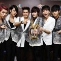 Infinite Raih Trofi Best Group Performance Award