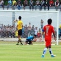 Kurnia Meiga Berhasil Menangkap Bola