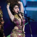 Dewi Persik di Infotainment Awards SCTV 2013