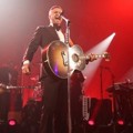 Aksi Justin Timberlake dengan Gitarnya di Konser Super Bowl 2013