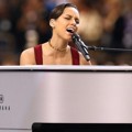 Alicia Keys Nyanyikan Lagu Kebangsaan Amerika Serikat di Konser Super Bowl 2013