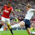 Nani Berebut Bola dengan Jan Vertonghen