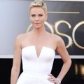 Charlize Theron di Red Carpet Oscar 2013