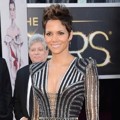 Halle Berry di Red Carpet Oscar 2013