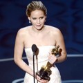 Jennifer Lawrence Raih Piala Best Actress in a Leading Role