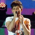 Aksi Louis Tomlinson di Konser Tur 'Take Me Home'