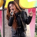 Dewi Persik Tampil di Acara Musik 'Keren' TVRI