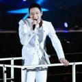 Aksi Micky Yoochun di Atas Crane