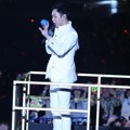 Micky Yoochun Melmparkan Bola Ke Arah Penonton