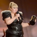 Rebel Wilson Raih Piala Breakthrough Performance