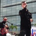Penampilan Ahmad Dhani Bersama T.R.I.A.D di Acara Musik 'Dahsyat'