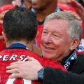 Alex Ferguson Memeluk Robin van Persie
