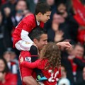Robin van Persie Merayakan Kemenangan Bersama Anak-anaknya