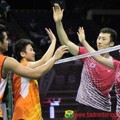 Para Finalis Saling Berjabat Tangan