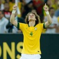 David Luiz Rayakan Kemenangan Brazil