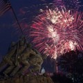 Pesta Kembang Api yang Diadakan di Monumen Perang Amerika