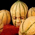 Body Painting yang Menyamarkan Manusia Jadi Melon
