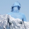Body Painting Menjadikan Tubuh Manusia Pegunungan Alpen