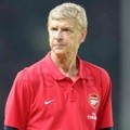 Pelatih Arsenal, Arsene Wenger Memantau Jalannya Pertandingan