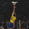 Mikel Arteta Menggapai Kamera Helikopter