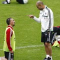 Pep Guardiola dan Franck Ribery Berbincang Saat Latihan