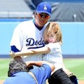 Sunny Berfoto Bersama Ryu Hyun Jin