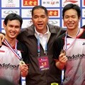 Mohammad Ahsan dan Hendra Setiawan Bersama Ketua Umum PBSI, Gita Wirjawan