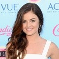 Lucy Hale Hadir di Teen Choice Awards 2013