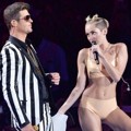 Kolaborasi Robin Thicke dan Miley Cyrus di MTV Video Music Awards 2013