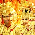 Pernikahan Arumi Bachsin dan Emil Dardak