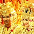 Prosesi Akad Nikah Arumi Bachsin dan Emil Dardak